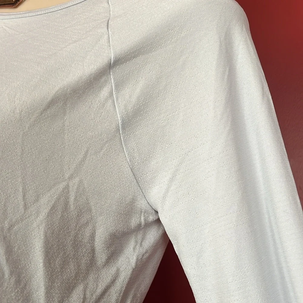 BNWOT light gray scoop neck Under Armour heat gear - Picture 4 of 14